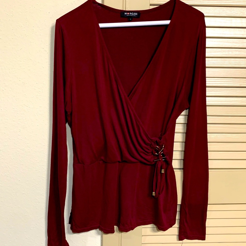 Burgundy v neck long sleeve shirt